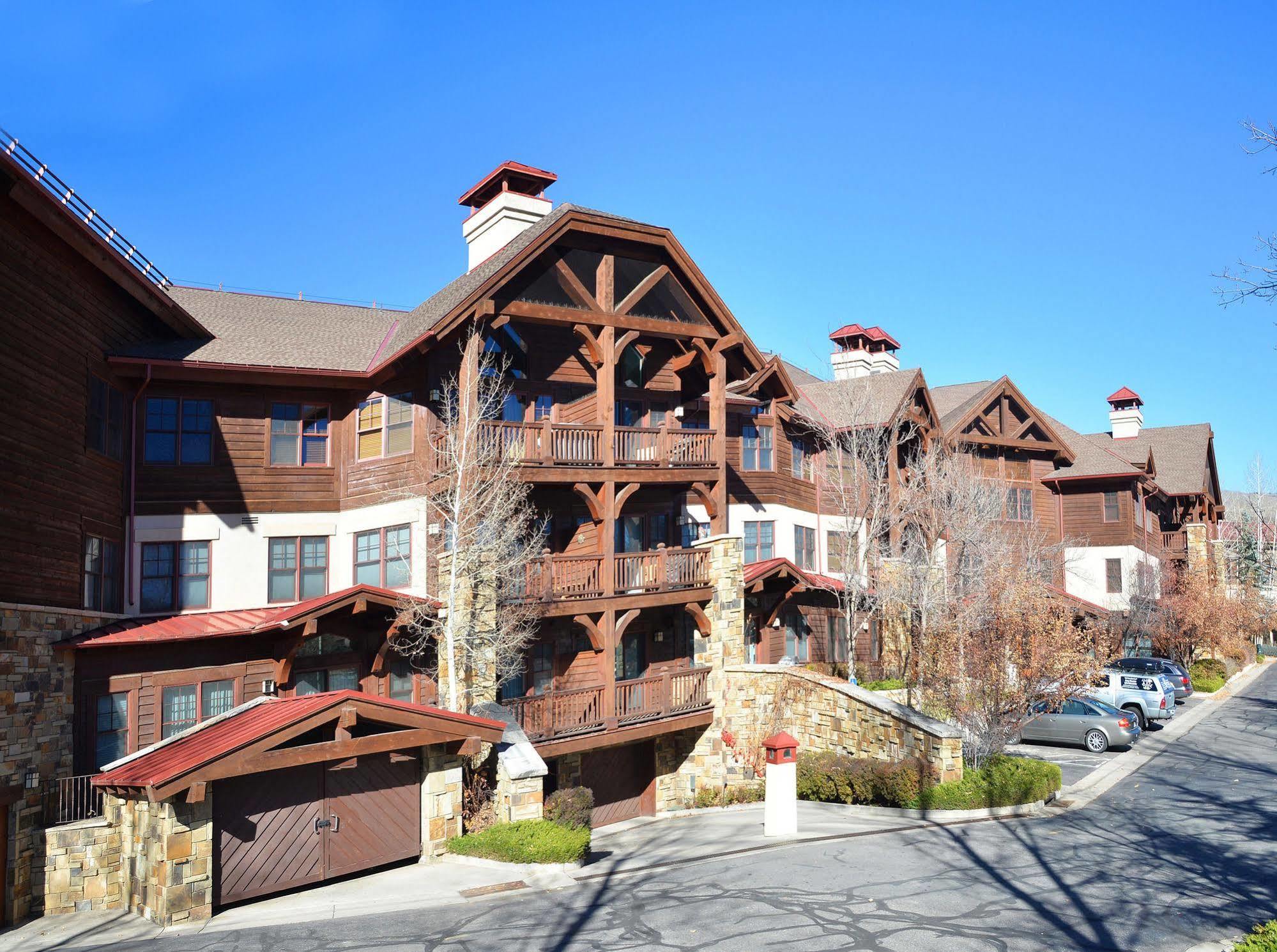 Lodge At Brookside Avon Village エクステリア 写真