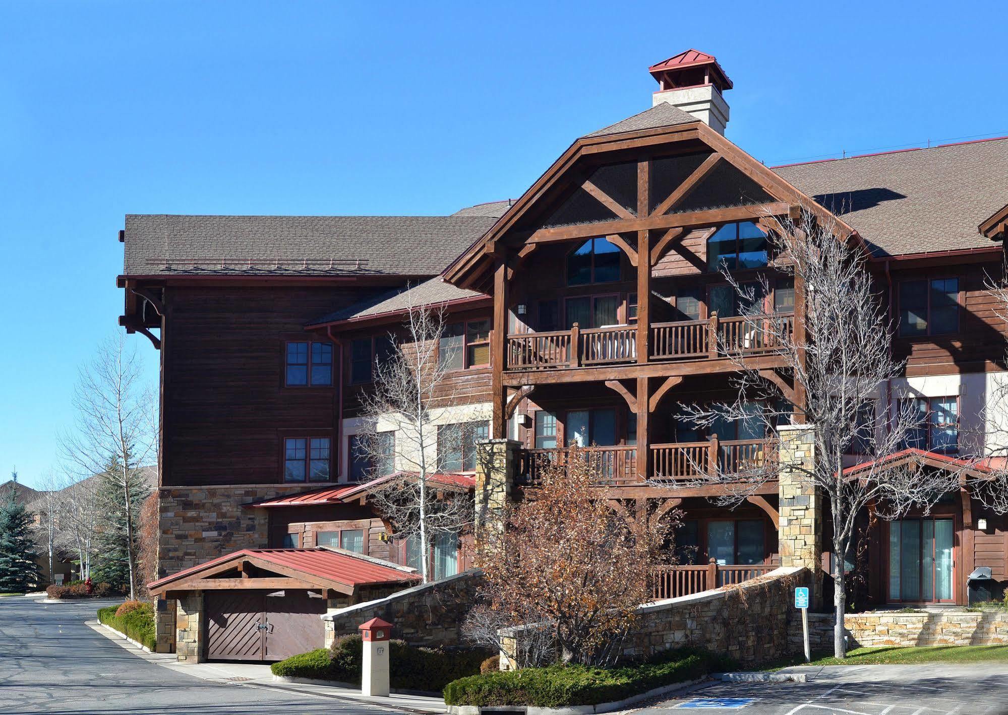 Lodge At Brookside Avon Village エクステリア 写真