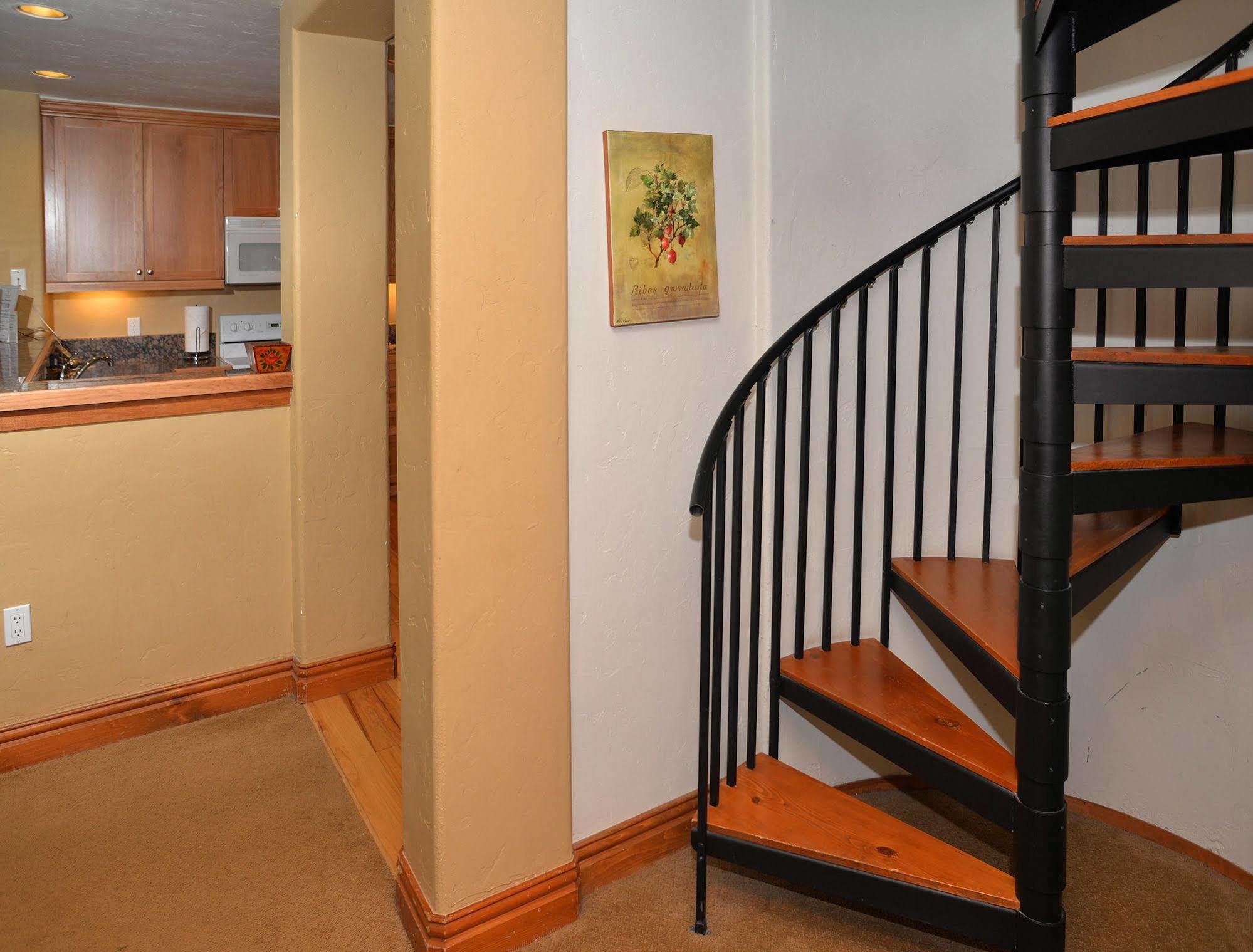 Lodge At Brookside Avon Village エクステリア 写真
