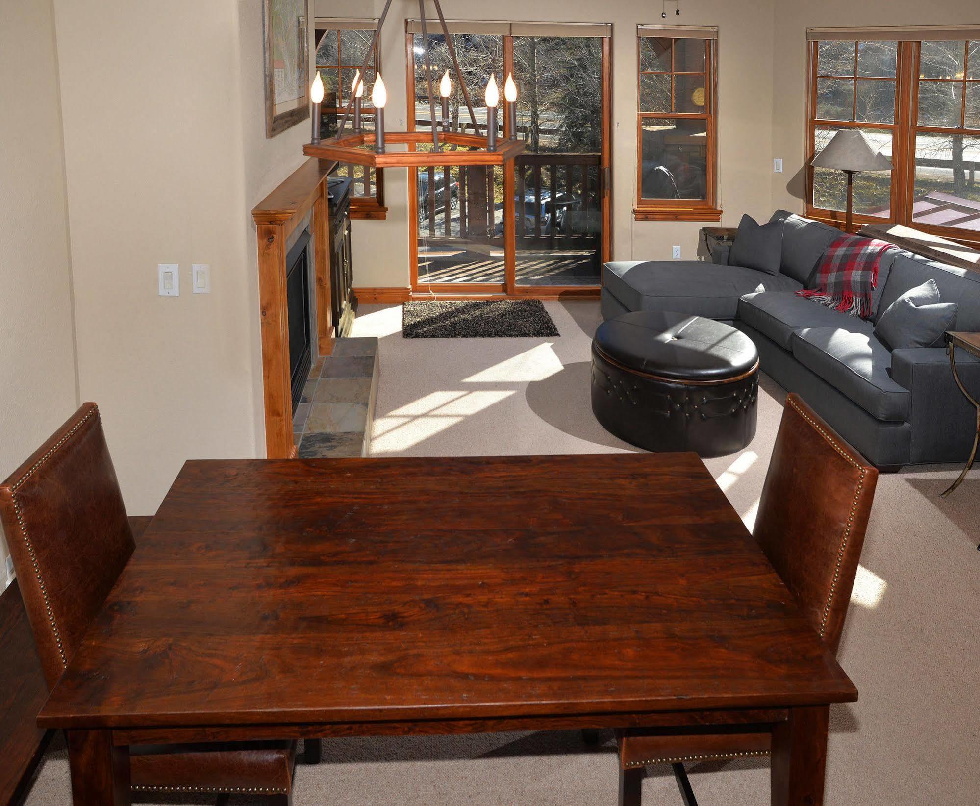 Lodge At Brookside Avon Village エクステリア 写真