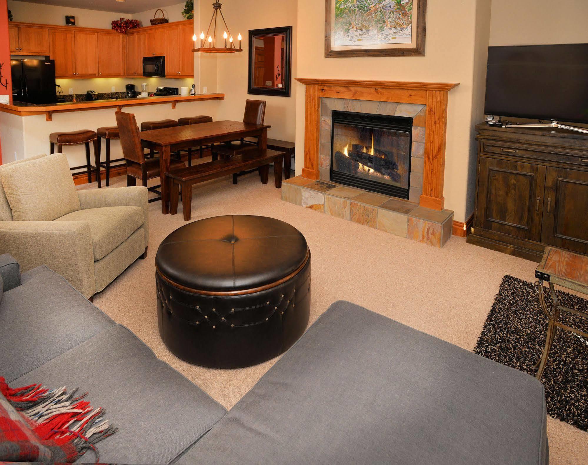Lodge At Brookside Avon Village エクステリア 写真