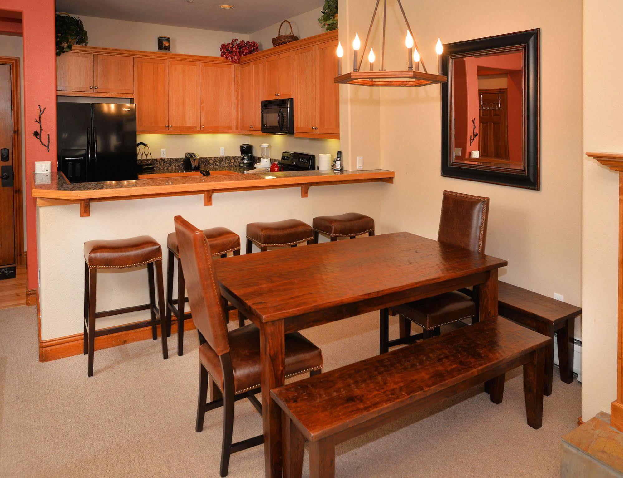 Lodge At Brookside Avon Village エクステリア 写真