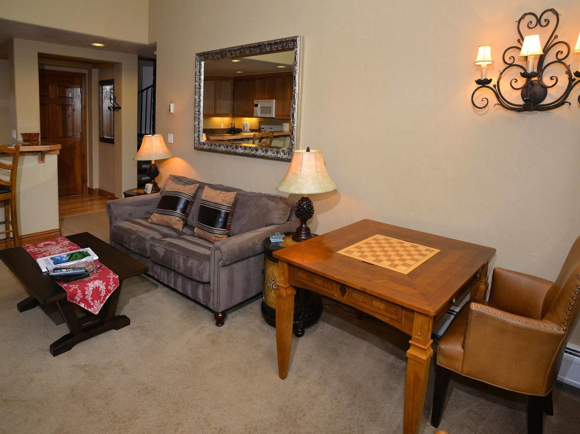 Lodge At Brookside Avon Village エクステリア 写真