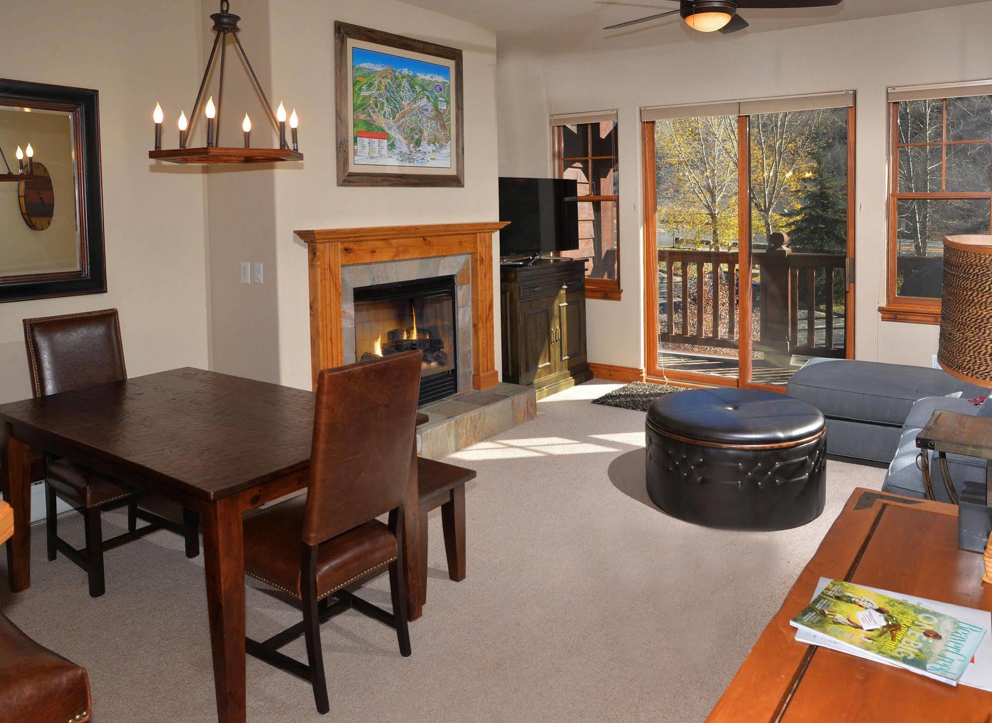 Lodge At Brookside Avon Village エクステリア 写真