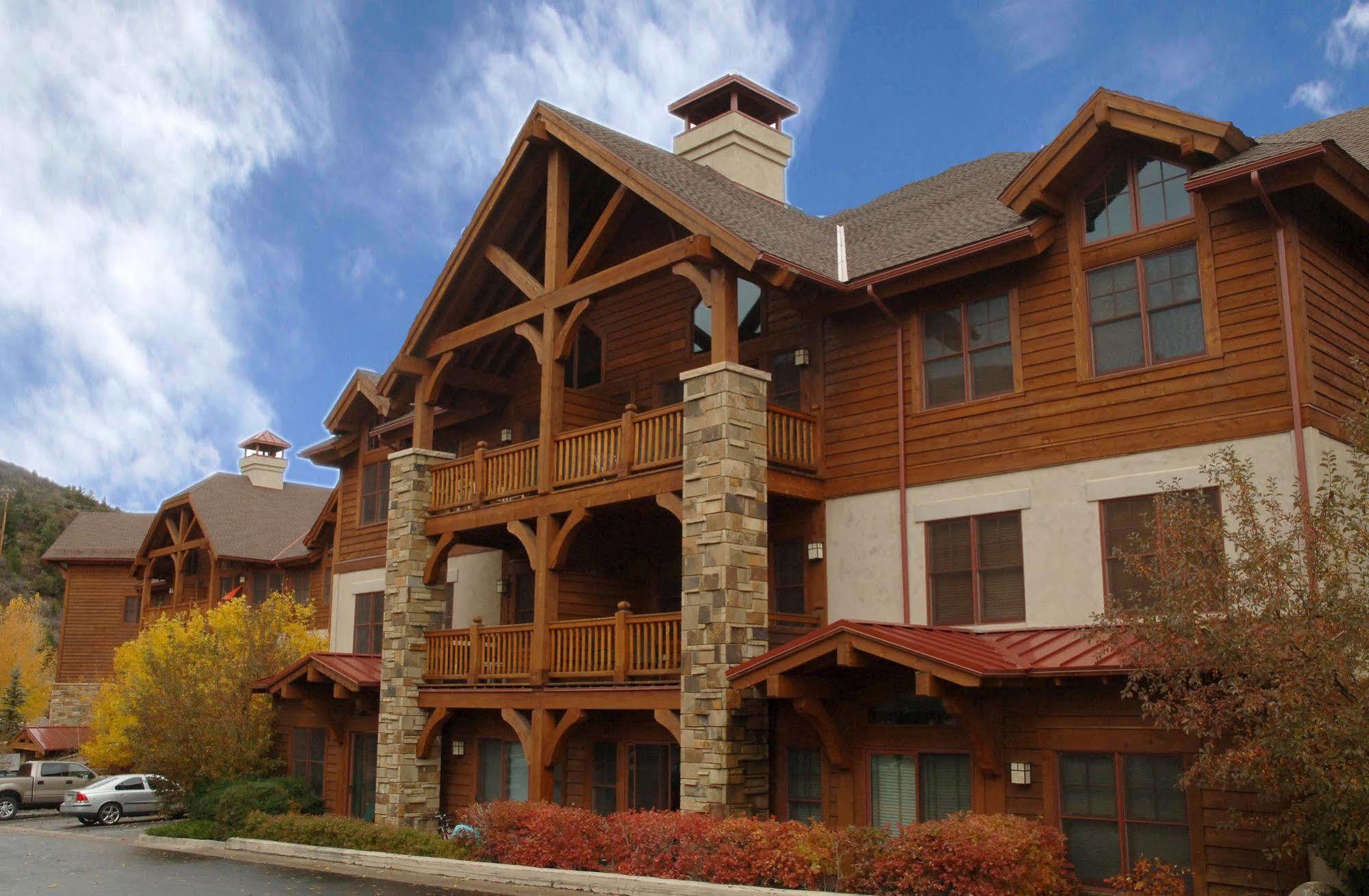 Lodge At Brookside Avon Village エクステリア 写真