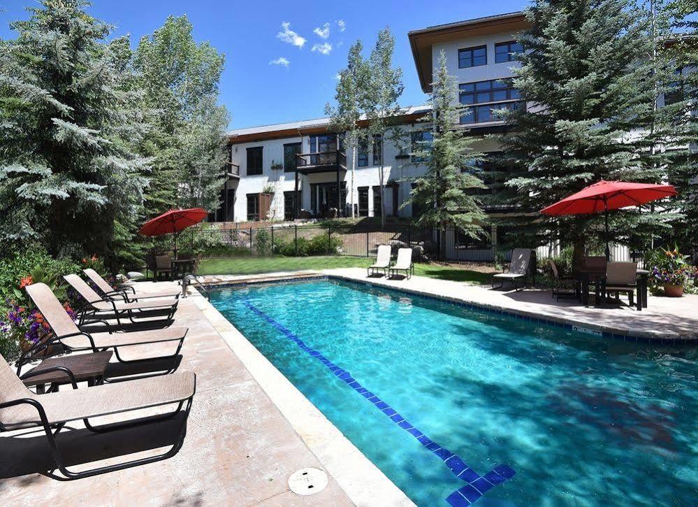 Lodge At Brookside Avon Village エクステリア 写真