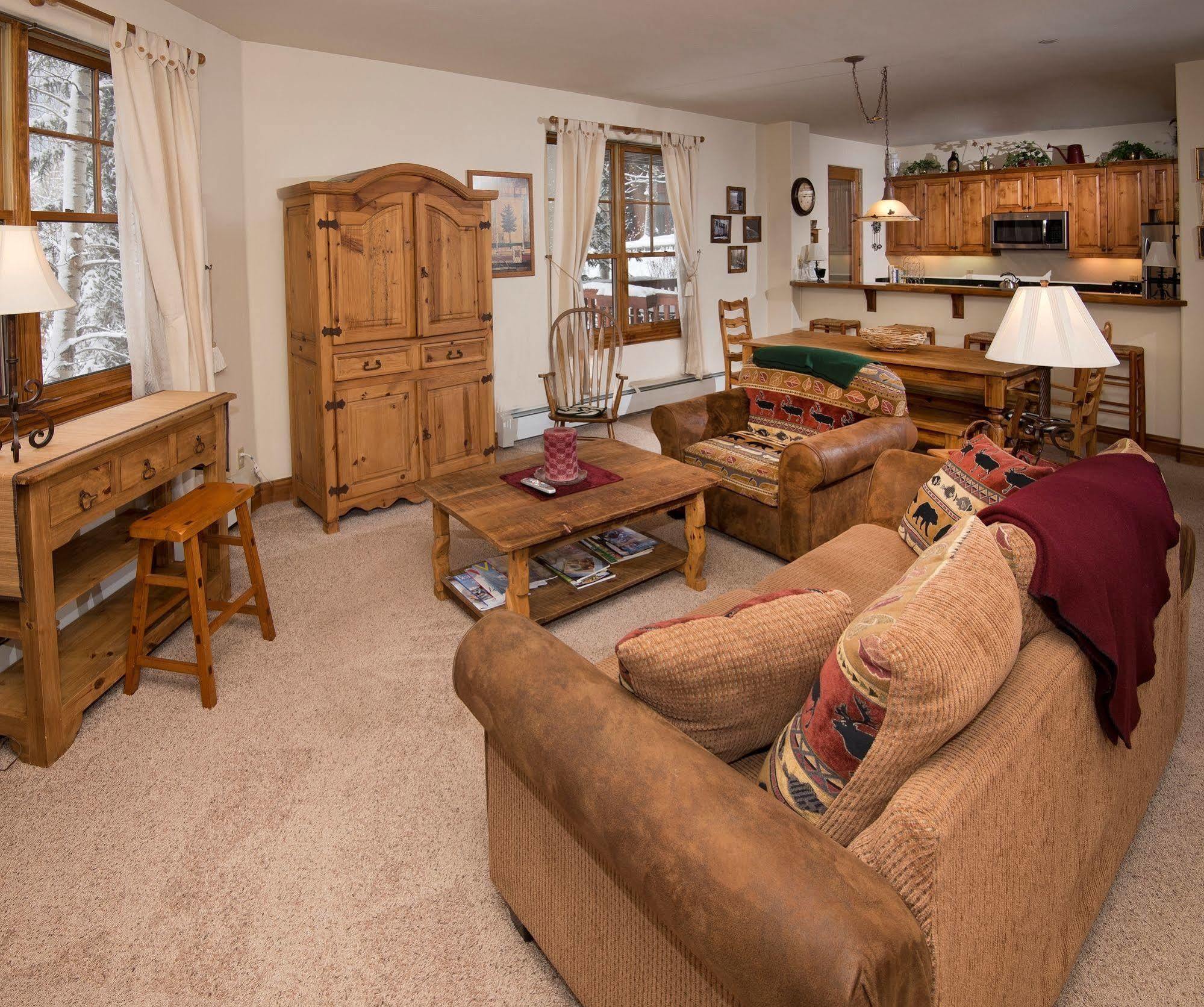 Lodge At Brookside Avon Village エクステリア 写真