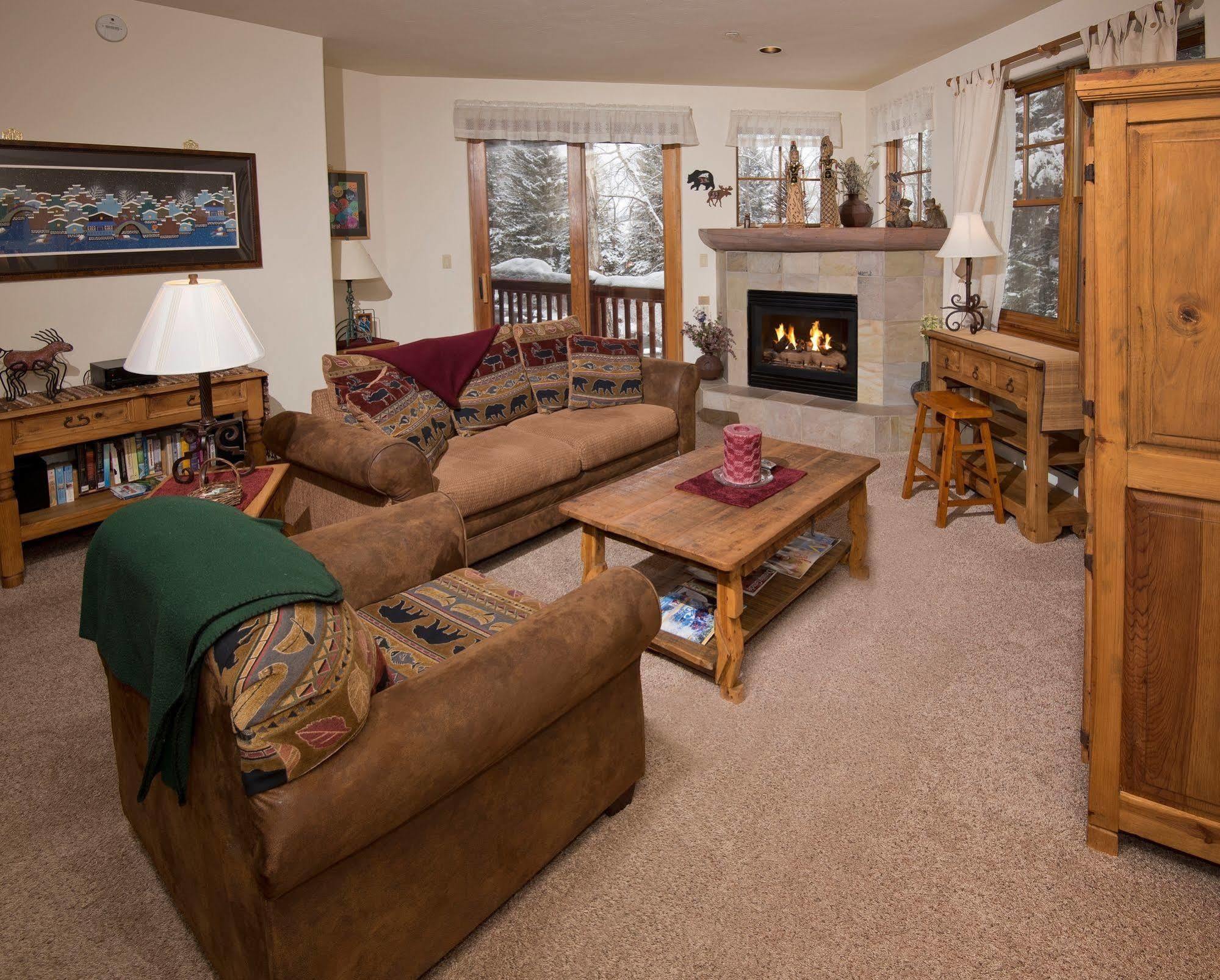 Lodge At Brookside Avon Village エクステリア 写真